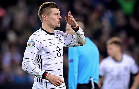 ކުޅުންތެރިންގެ ޕްރޮފައިލް: ޓޯނީ ކްރޫޒް