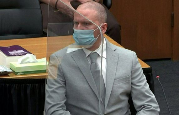 ޖޯޖް ފްލޮއިޑް މަރާލި ފުލުސް މީހާ 22 އަހަރަށް ޖަލަށް