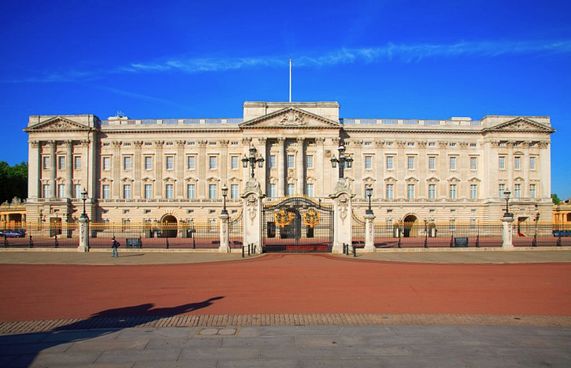 ބަކިންހަމް ޕެލަސްގެ މަރާމާތަށް 360 މިލިއަން ޕައުންޑް