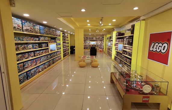 މާލޭގައި ލެގޯގެ ފުރަތަމަ ފިހާރަ ޕީކަބޫ އިން ހުޅުވައިފި