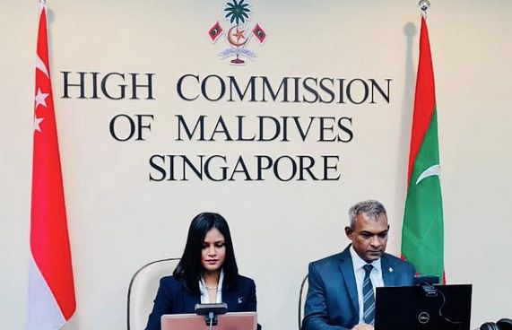 ސިންގަޕޫރުގެ ޓޫރިސްޓުންނަށް ރާއްޖެ ހުޅުވައިލަނީ