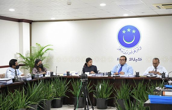 އަނިޔާކުރި ފުލުހުންނަށް ޖިނާއީ ދައުވާކުރަން އެދެނީ