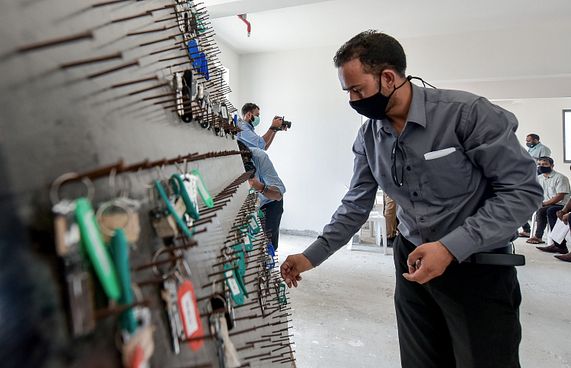 ކުލީގެ އަދަދު ބިލިއަނުން ގުނަން ތިބެގެން ހައްލެއް ނެތް