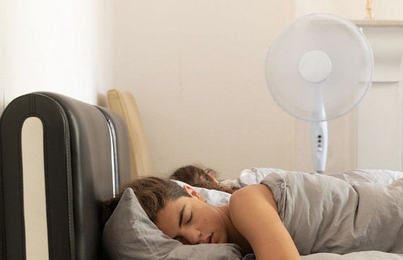 ފަންކާ ޖަހައިގެން ނިދާ ނަމަ ސިއްހީ މައްސަލަތަކެއް