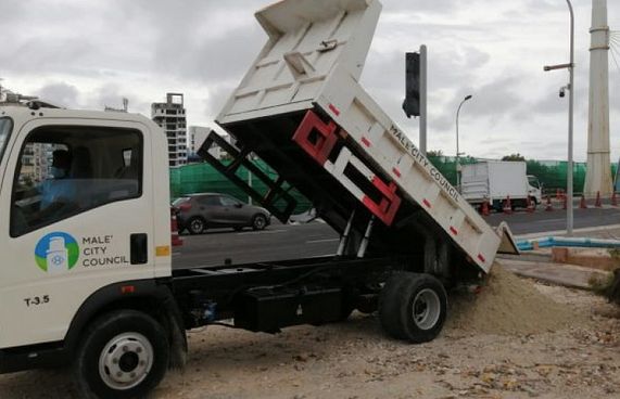 ހެދިގޮނޑުދޮށާއި ރަސްފަންނު ގިރާތީ ވެލި އަޅަނީ