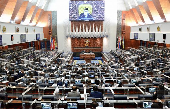 ހަތް މަހަށް ފަހު މެލޭޝިއާގެ ޕާލަމެންޓް ހުޅުވައިފި