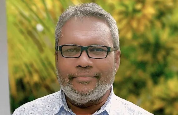 އީސަގެ ޑައިރެކްޝަނުން ފަސް ހޮވުމެއް