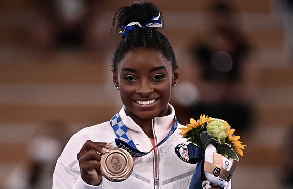 އެނބުރި އައިސް ބައިލްޒް ލޯ މެޑަލް ހޯދައިފި