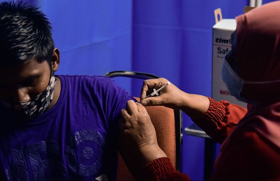 ވެކްސިން އެކްސްޕަޔާވުމުގެ ކުރިން ޖަހައި ނިންމޭތޯ ބަލަނީ