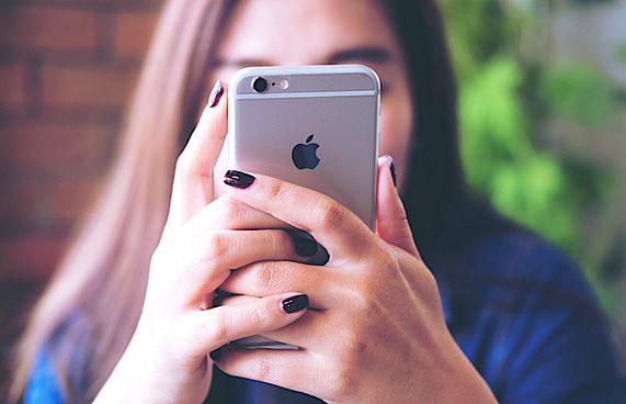 އެޕަލްގެ ޑިވައިސްތަކުގައި ގޯސް ފޮޓޯ ހުރިތޯ ސްކޭންކުރަނީ