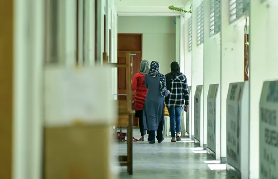 ދިވެހި ޓީޗަރުން: ބުރަ މަސައްކަތަށް ބޮޑު ލުޔެއް!