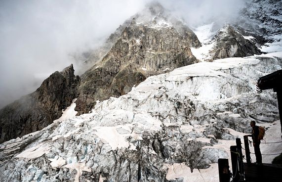 ކާބަން ޑައިއޮކްސައިޑް އާދަޔާ ޚިލާފަށް މައްޗަށް