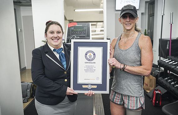 މަސްނޫއީ ފަޔަކާ އެކު ޓްރެޑްމިލްގައި ދުވެގެން ރެކޯޑެއް