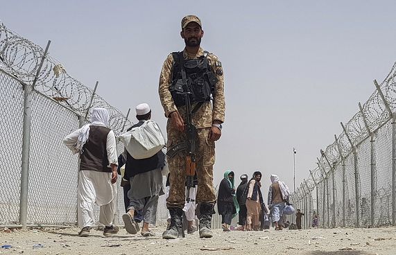 ގަވާއިދާ ޚިލާފު އަފްޣާނީން ޕާކިސްތާނުން ބޭރުކުރަނީ