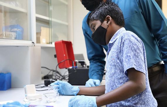 ކެމިސްޓްރީން އޭ ސްޓާ ހޯދި 10 އަހަރުގެ ތަރި