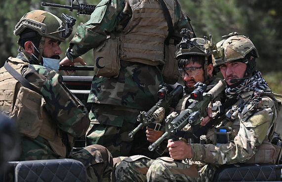 ހުޅަނގުން ތަމްރީން ކުރި ސިފައިން ތާލިބާނުގައި