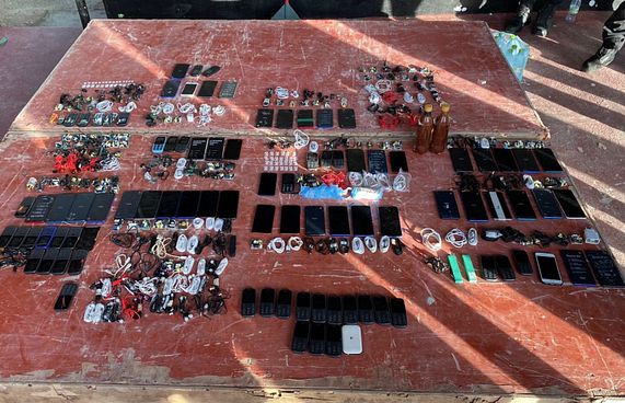 ޖަލަށް ވައްދަން އުޅުނު ގިނަ އަދަދެއްގެ ފޯނު ހޯދައިފި