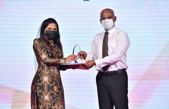 ރެހެންދި އެވޯޑް 15 ފަރާތަކަށް