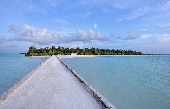 ރިހިވެލި ރިސޯޓް ހިންގަން ބަޔަކާ ހަވާލުކުރަނީ