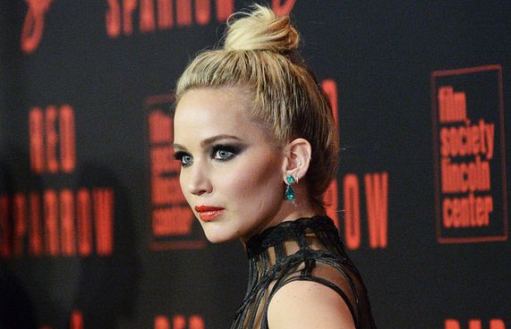 ބަތަލާ ޖެނިފާ ލޮރެންސް މަޔަކަށް ވަނީ