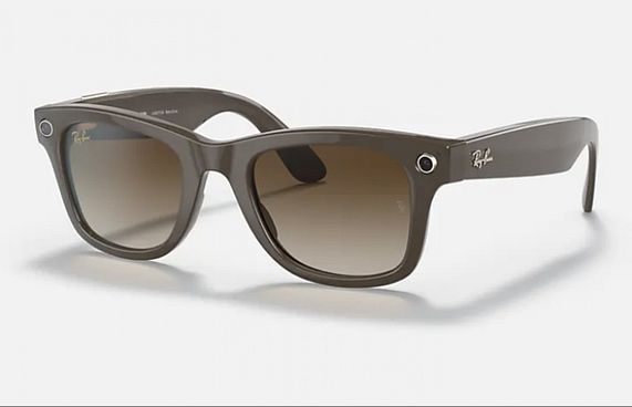 އެފްބީގެ ސްމާޓް އައިނާމެދު އިޓަލީން ސުވާލު އުފައްދައިފި