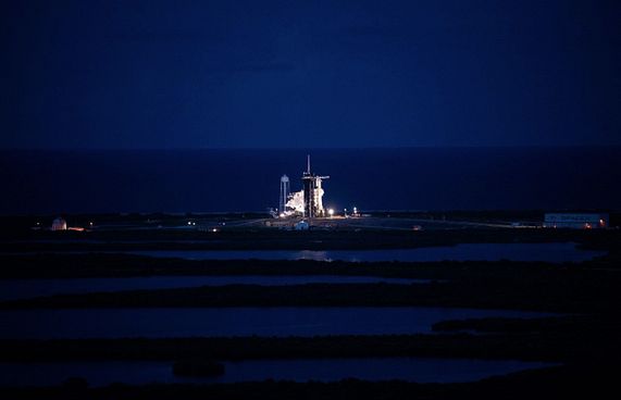 ހަތަރު ދަތުރުވެރިންނާ އެކު ސްޕޭސް އެކްސް ޖައްވުގައި