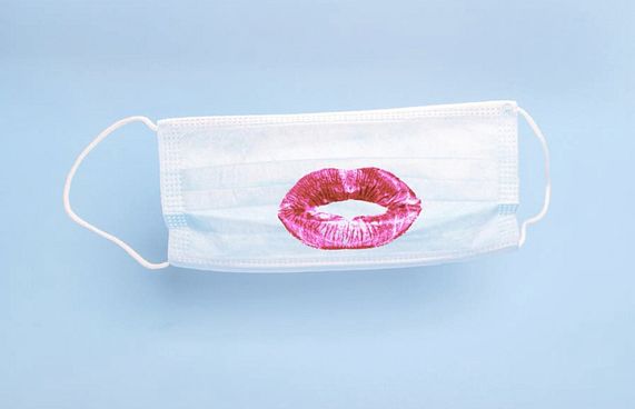 މާސްކާ ހެދި ލިޕްސްޓިކްގެ ޑިމާންޑް ދަށެއް ނުވޭ