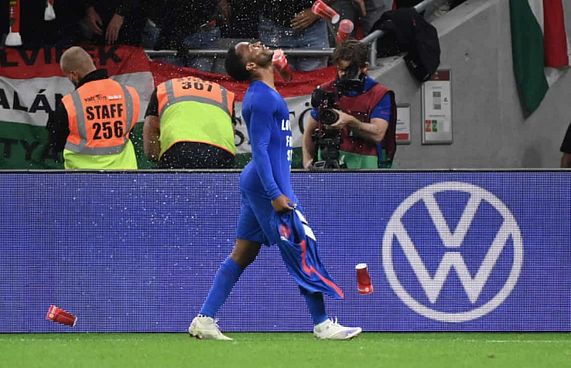 ނަސްލީގޮތުން ދިމާކުރުމުން ހަންގޭރީއަށް ފީފާގެ އަދަބު