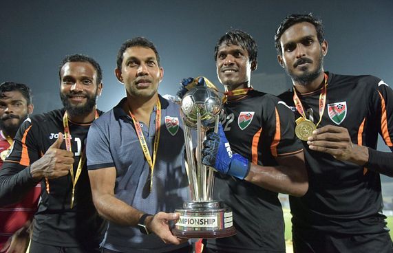 ސާފްގައި އަސްލަމް: ދެރަވެގެން ރޮވުނު، އުފަލުން ރޮވުނު