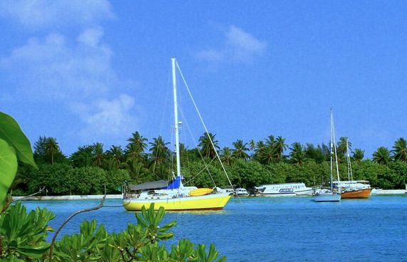 އައްޑޫގައި ޔޮޓް މެރީނާއަކާއި ކްރޫޒް ޓާމިނަލެއް