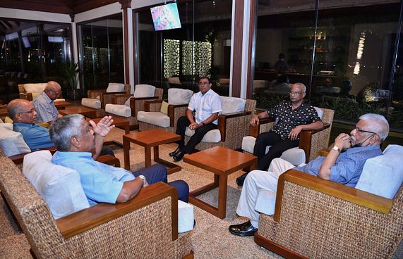 މަހުޖަނުންނަށް ފާޑު ނުކިޔާ، އިހުތިރާމް ކުރޭ: ނަސީމް