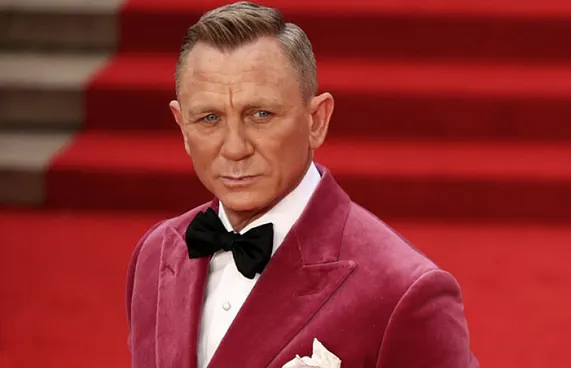 ކްރެއިގަށް ހޮލީވުޑް "ވޯކް އޮފް ފޭމް" ދެނީ