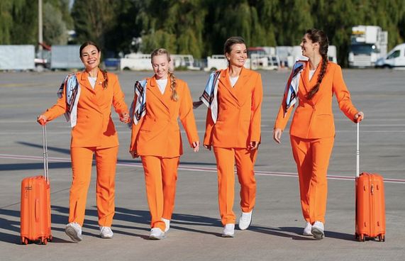 ކެބިން ކްރޫން ސްކާޓް ދޫކޮށްލައި ހަރުވާޅަށް