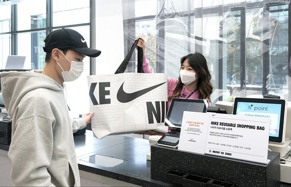 ނައިކީން އިޒްރޭލުގެ ބައެއް ޕާޓްނަރުން ދޫކޮށްލަނީ