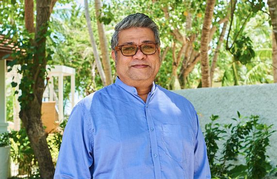 އެޓްމޮސްފިއާ ރިސޯޓްގެ ފައުންޑަރަށް ޝަރަފުވެރި އެވޯޑެއް