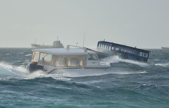 ކުދި އުޅަނދުގައި ދަތުރުކުރާ ނަމަ ލައިފްޖެކެޓް މަޖުބޫރު