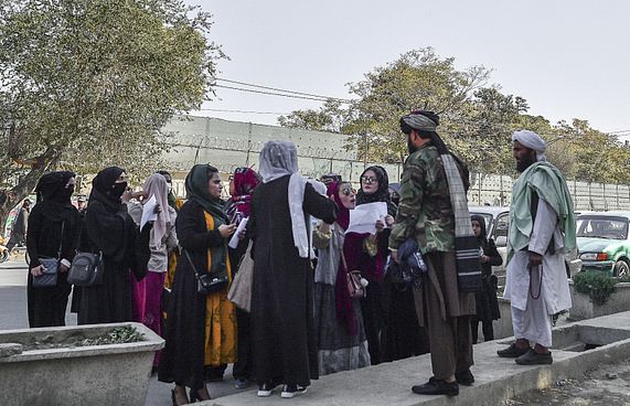 އަފްގާން އަންހެން ކުދިންގެ ސްކޫލްތައް އަނެއްކާ ބަންދު