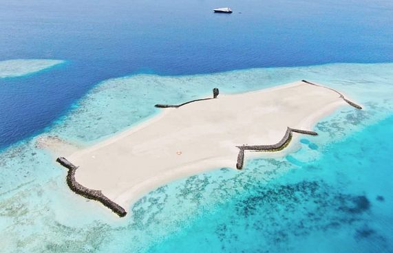 ގުރައިދޫ ޕިކްނިކް އައިލެންޑް މާޗުގައި ހުޅުވަނީ