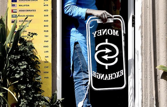 އިގްތިސާދީ ބޮޑު ނިންމުން: ޓޫރިޒަމްގެ ޑޮލަރު މާރުކުރުން