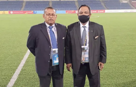 އޭއެފްސީ މެޗުގެ އިސް އޮފިޝަލުންނަކީ ޑޮކް އަދި އައްޑޯ