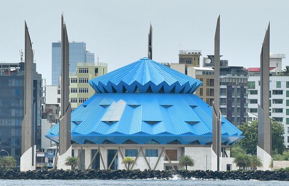 ސަލްމާން މިސްކިތް ނުހުޅުވި ދިގުލަނީ