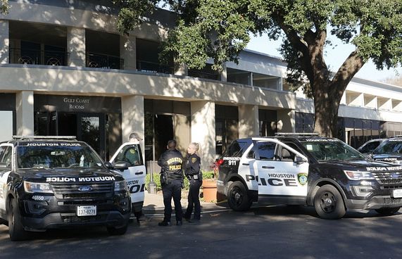 އެމެރިކާގެ މިޔުޒިކް ފެސްޓިވަލެއްގައި އަށް މީހަކު މަރު