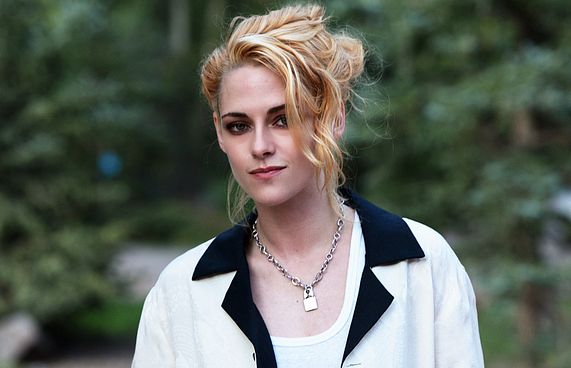 ކްރިސްޓަންގެ ހުވަފެނަކީ ބޮންޑްގެ ވިލަންއެއްގެ ރޯލު