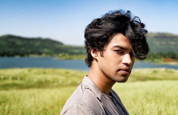 ބާބިލްއާ އެކު ވައިއާރްއެފްގެ "ދަ ރެއިލްވޭމެން"