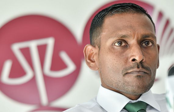 އަދީބުގެ ފޯނާއި ލެޕްޓޮޕް: ދައުލަތަށް ބޮޑު ޓެސްޓެއް!