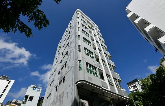 އެޕާޓްމަންޓުތަކުން ސްކޭމް ހިންގި ހުނައިން ޖަލަށްލައިފި