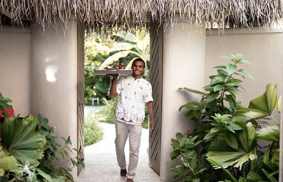 ނޯޓިލަސްގެ މުވައްޒަފެއްގެ ސާވިސް ޗާޖު، 25،000ރ.