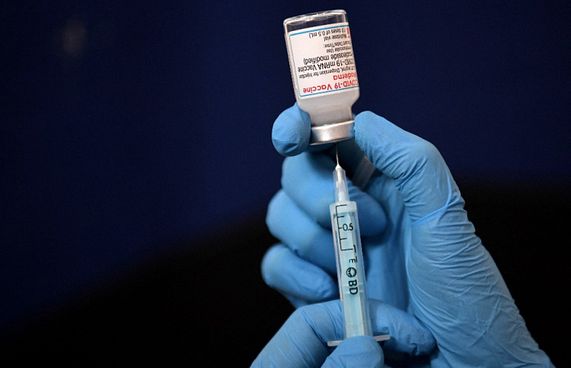 ޔުގެންޑާގައި ކޮވިޑް ވެކްސިން ގިނަވެ އުކާލަން ޖެހިއްޖެ