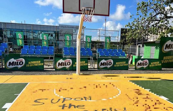 ބާސްކެޓް ކޯޓުގައި ހުތުރު އިބާރާތް ހުރުމުން ފުލުހަށް