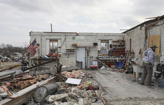 ނަގޫރޯޅިތަކެއް އަރައި އެމެރިކާއަށް ބޮޑެތި ގެއްލުންތަކެއް